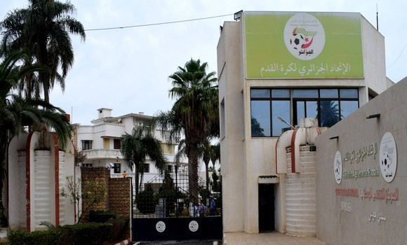 Foot : la LFP suspendue avec « effet immédiat » - INTERFIL ALGERIE