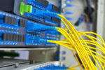 Déploiement de la fibre optique : Algérie Télécom mise sur les microentreprises locales avec l’ANGEM
