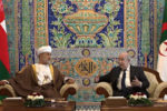 Discussions bilatérales entre le président de la République et le Sultan d’Oman au salon d’honneur de l’aéroport d’Alger