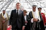 France : malgré la crise, Emmanuel Macron entame une tournée dans le Golfe avec le pétrole en ligne de mire